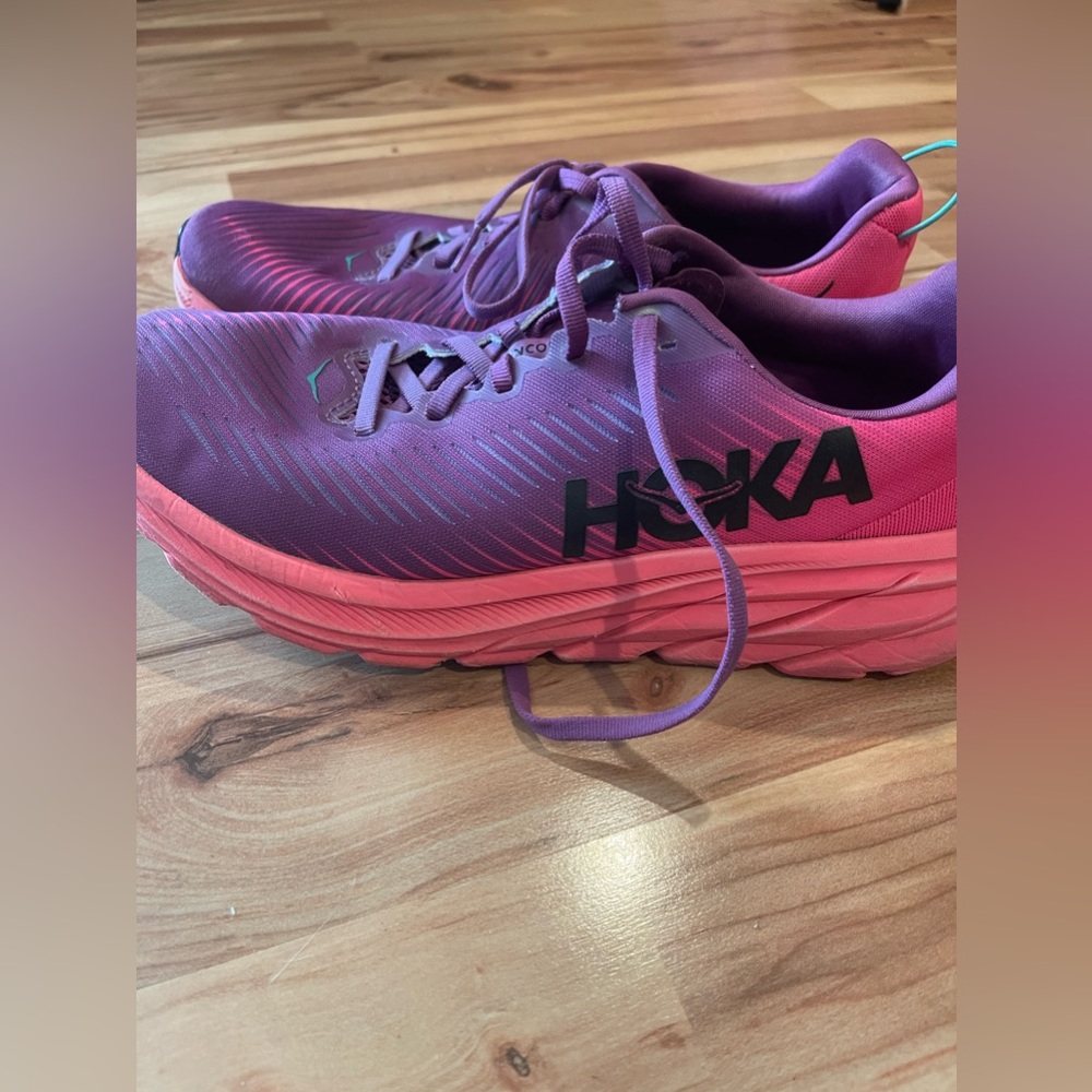 Hoka Rincon 3 GUC tennis shoes